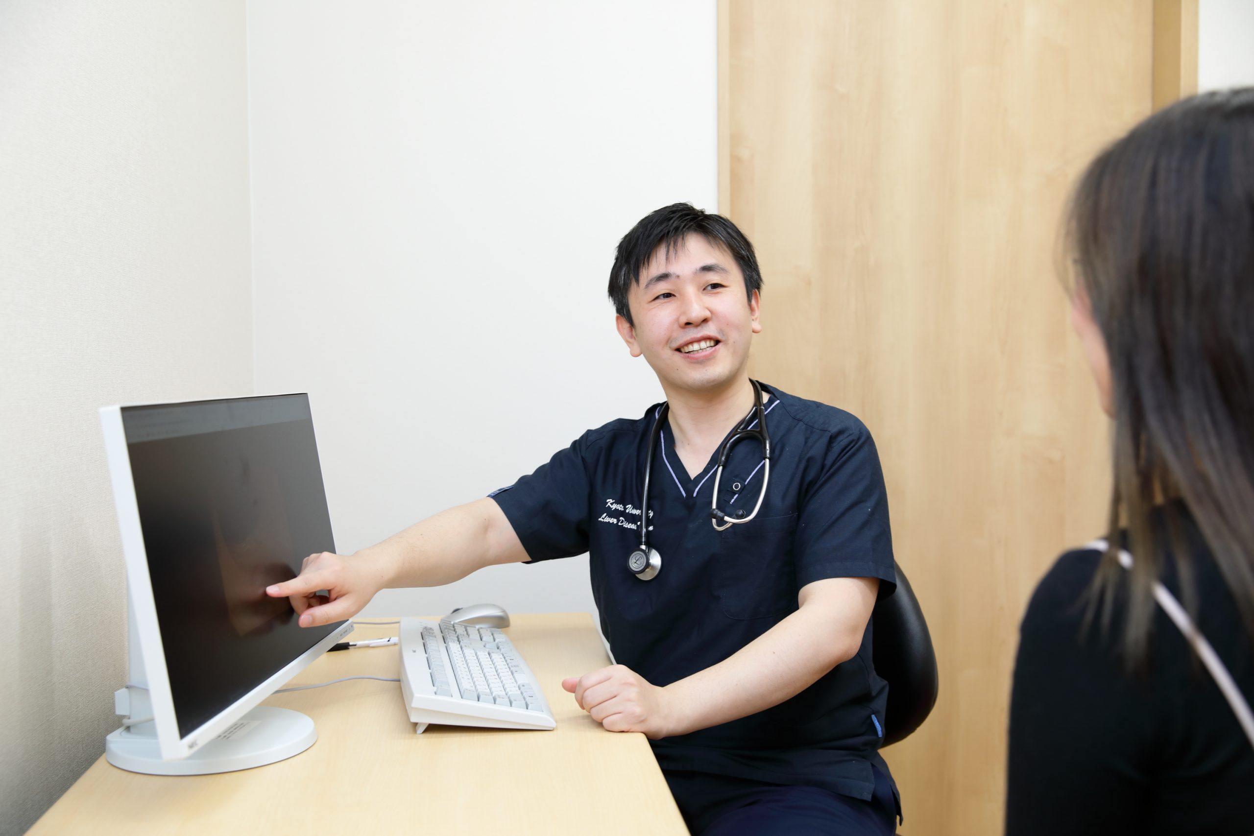 消化器専門医 中村文保の診察風景